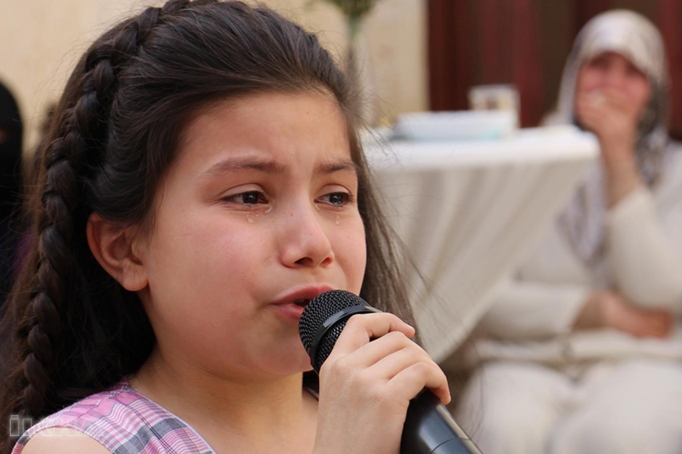 The Syrian little girl cries and make people cry